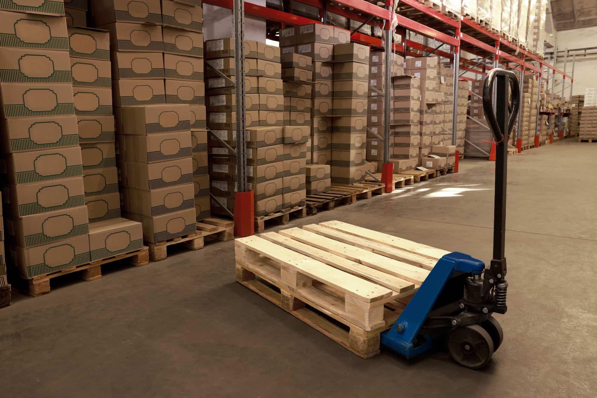 LTL pallet consolidation in warehouse